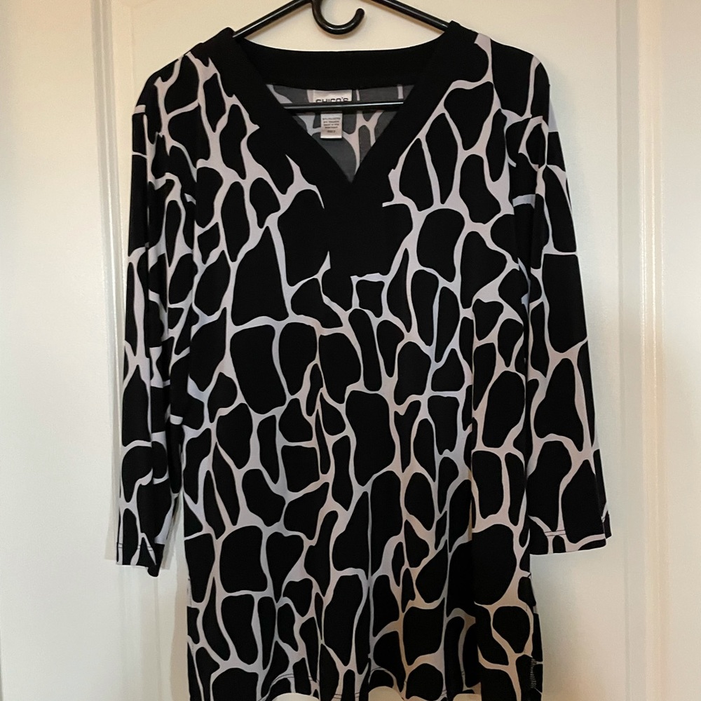 Chico’s Zebra Animal Black & White Print Blouse Tunic Size 2 with 3/4 Sleeves